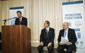 Georg Kell addresses the United Nations Private Sector Forum in September 2008 as Secretary-General Ban Ki-moon (centre), and Kermal Dervis, Administrator of the UNDP, listen. Photo: UN Photo/Rick Bajornas
